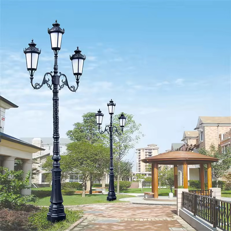 Triple Head Outdoor Light 